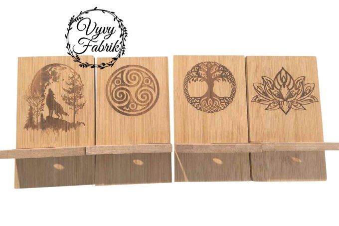 Support téléphone en bambou gravé au laser motif personnalisé